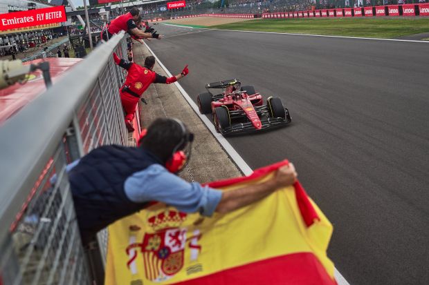 Carlos Sainz logró su primer triunfo en la mejor carrera del año